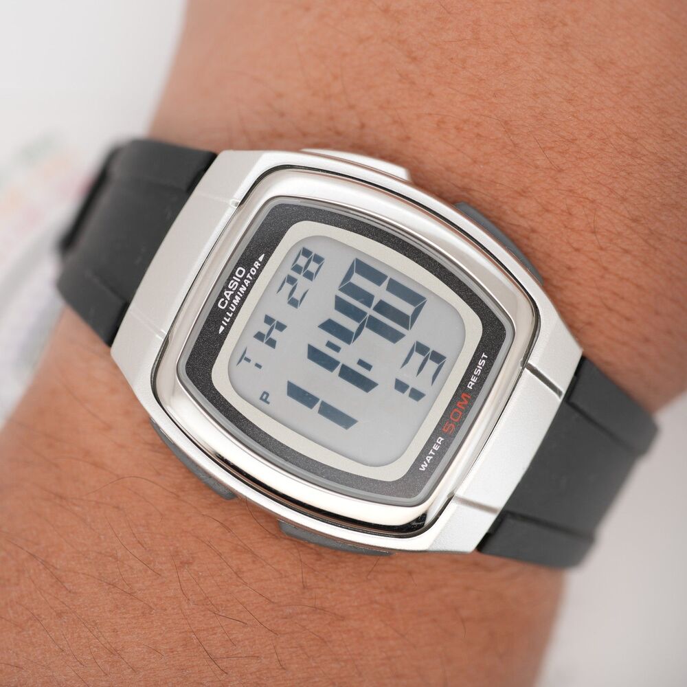 Vintage Casio W-E10 Illuminator 2470 Module Oval Digital Watch 38mm - running - Picture 3 of 10